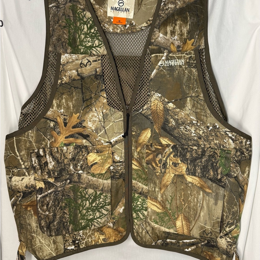 Magellan Outdoors Real Tree Camouflage Hunting Vest - Small Game Carrier NWOT